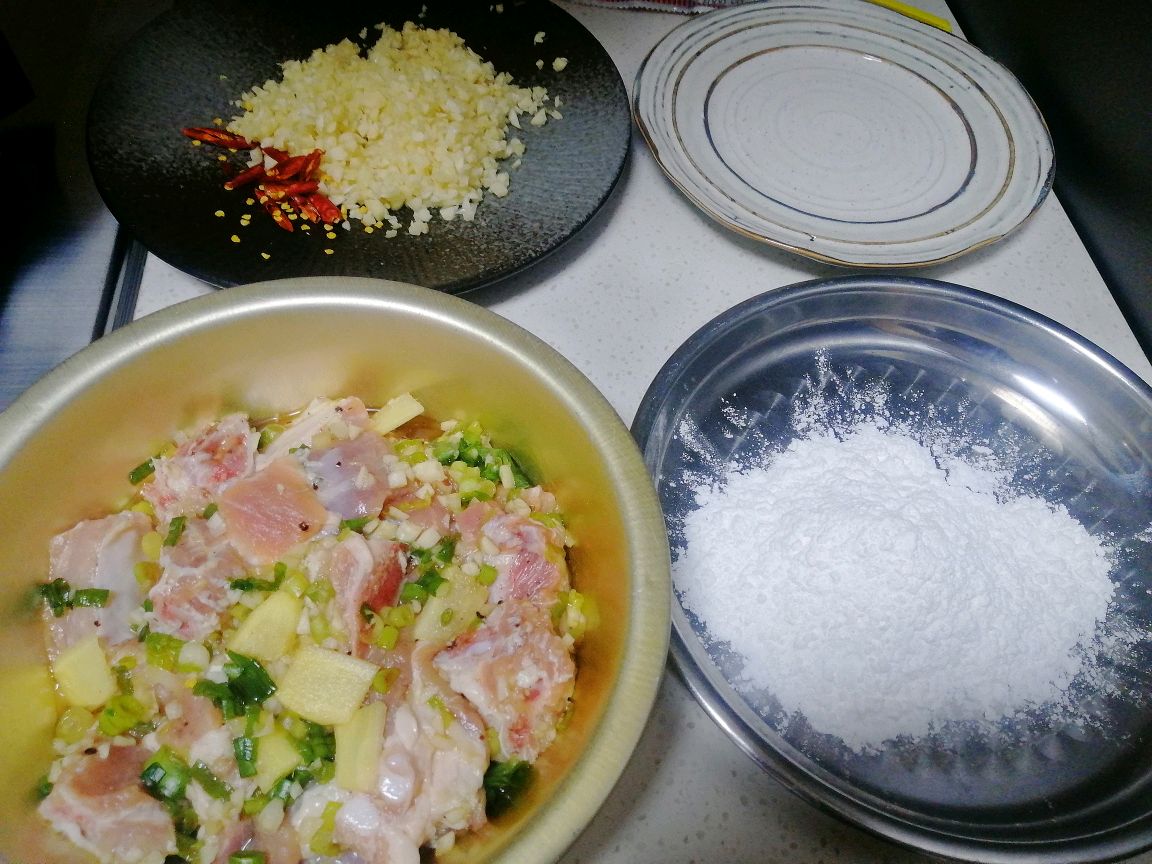 年夜饭～十秒钟学会的蒜香排骨