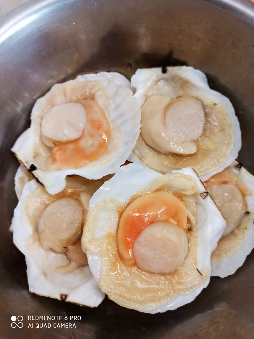 年夜饭蒜蓉粉丝蒸扇贝