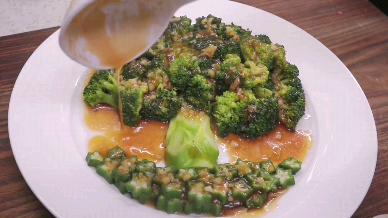 年夜饭用5块钱西兰花做一道发财树,寓意来年财源滚滚