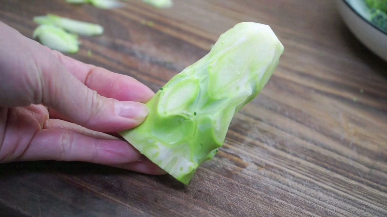 年夜饭用5块钱西兰花做一道发财树,寓意来年财源滚滚