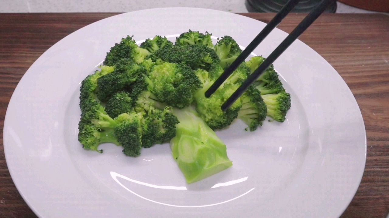 年夜饭用5块钱西兰花做一道发财树,寓意来年财源滚滚