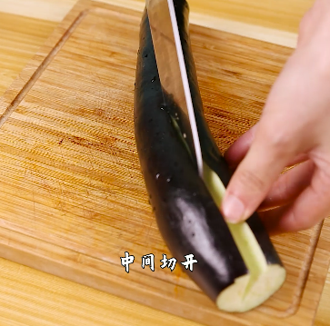 年夜饭桌有什么？张灯结彩