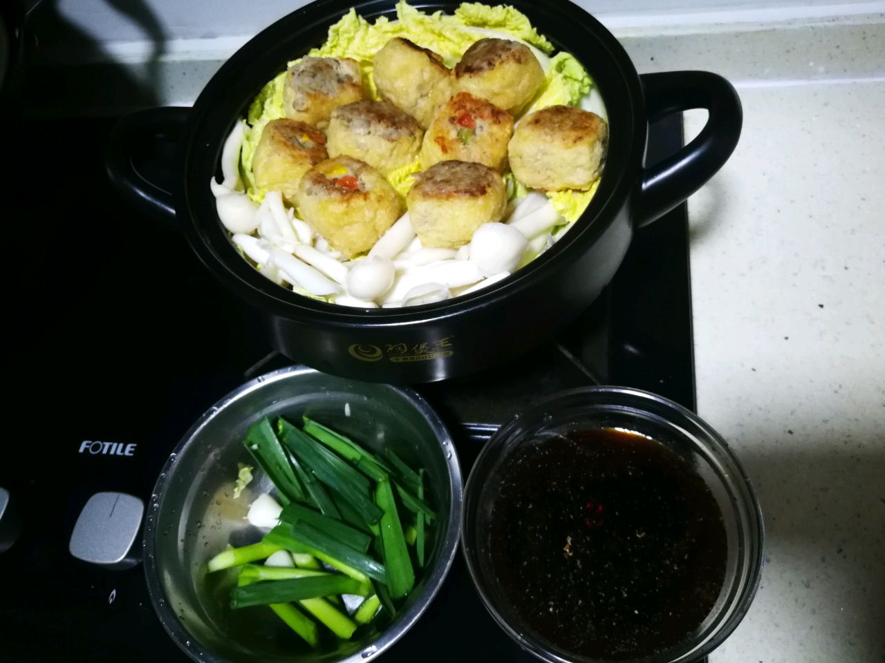 酿油豆腐菜菇煲