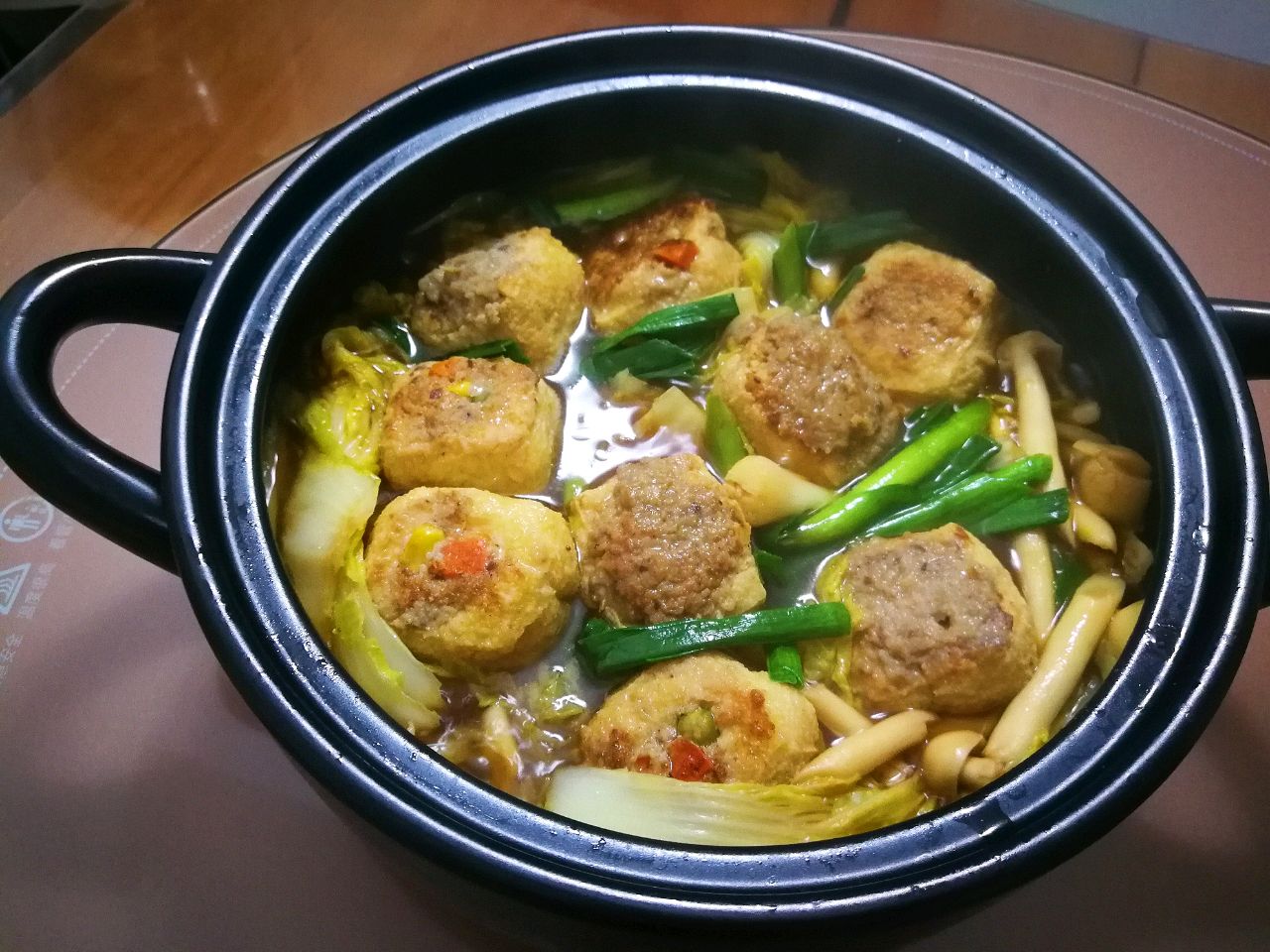 酿油豆腐菜菇煲