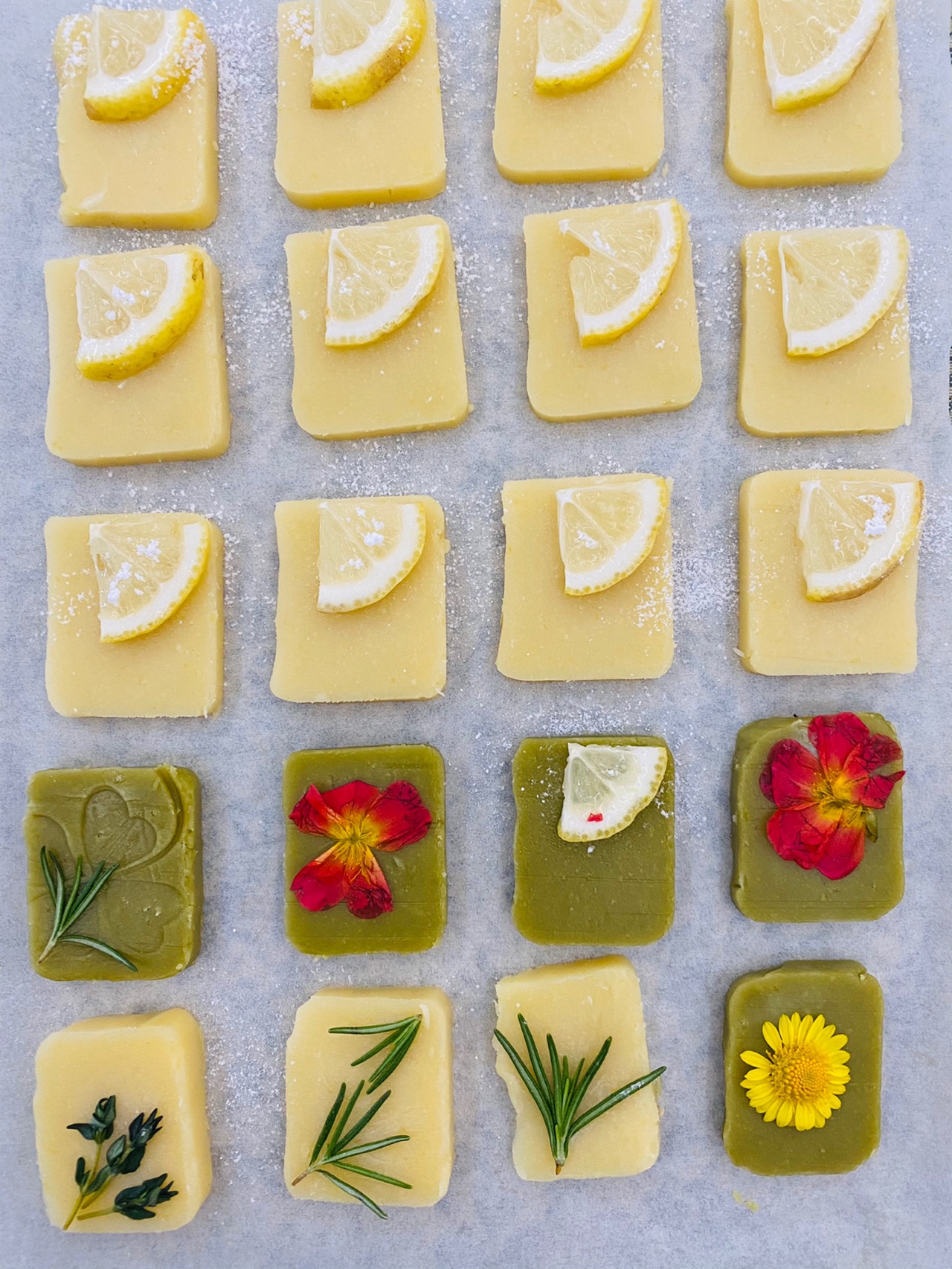 柠檬香草鲜花黄油饼干