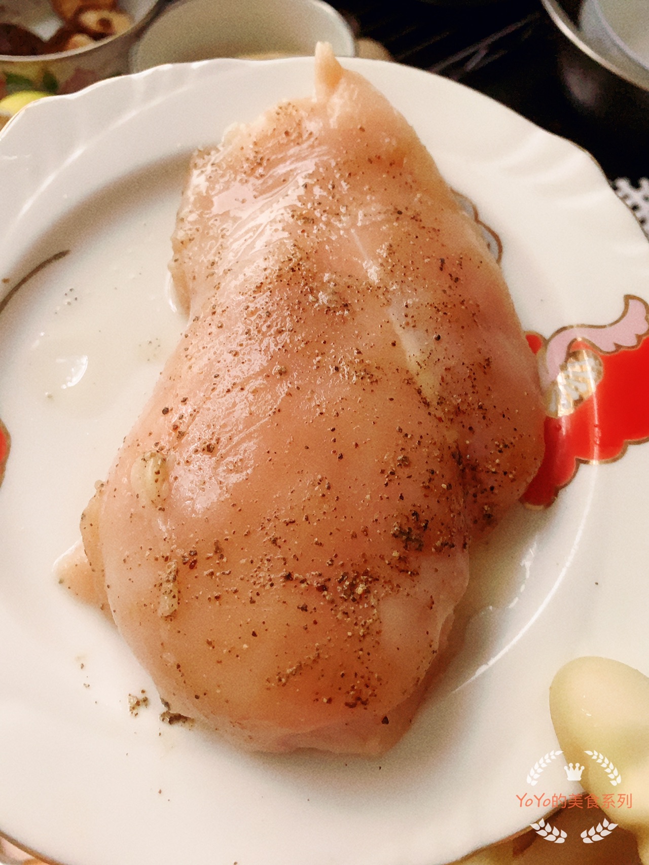 柠香鸡排佐奶油白菜蘑菇