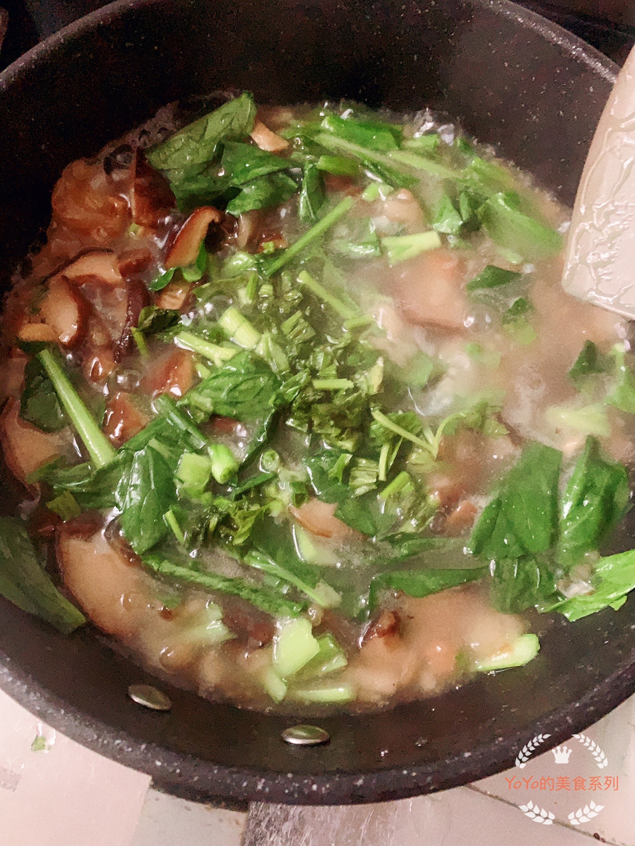 柠香鸡排佐奶油白菜蘑菇