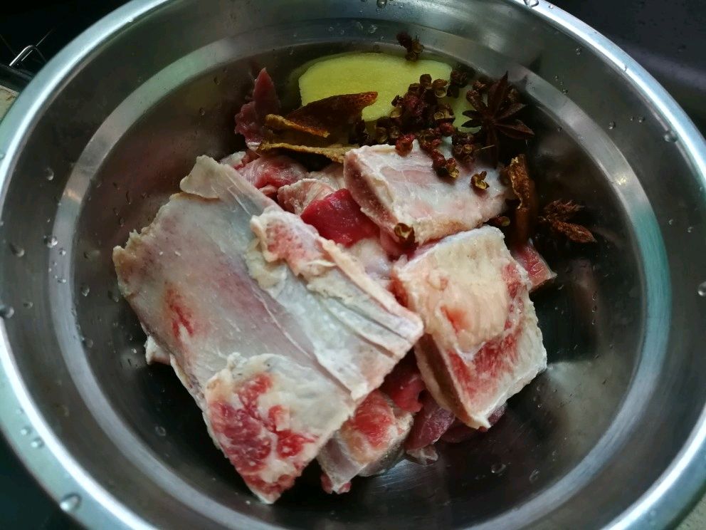 牛骨煲白罗卜汤