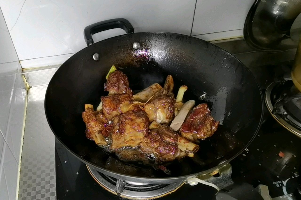 牛排骨烧莲藕