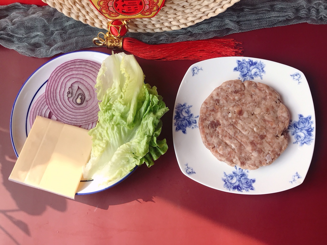 牛气十足的牛肉汉堡