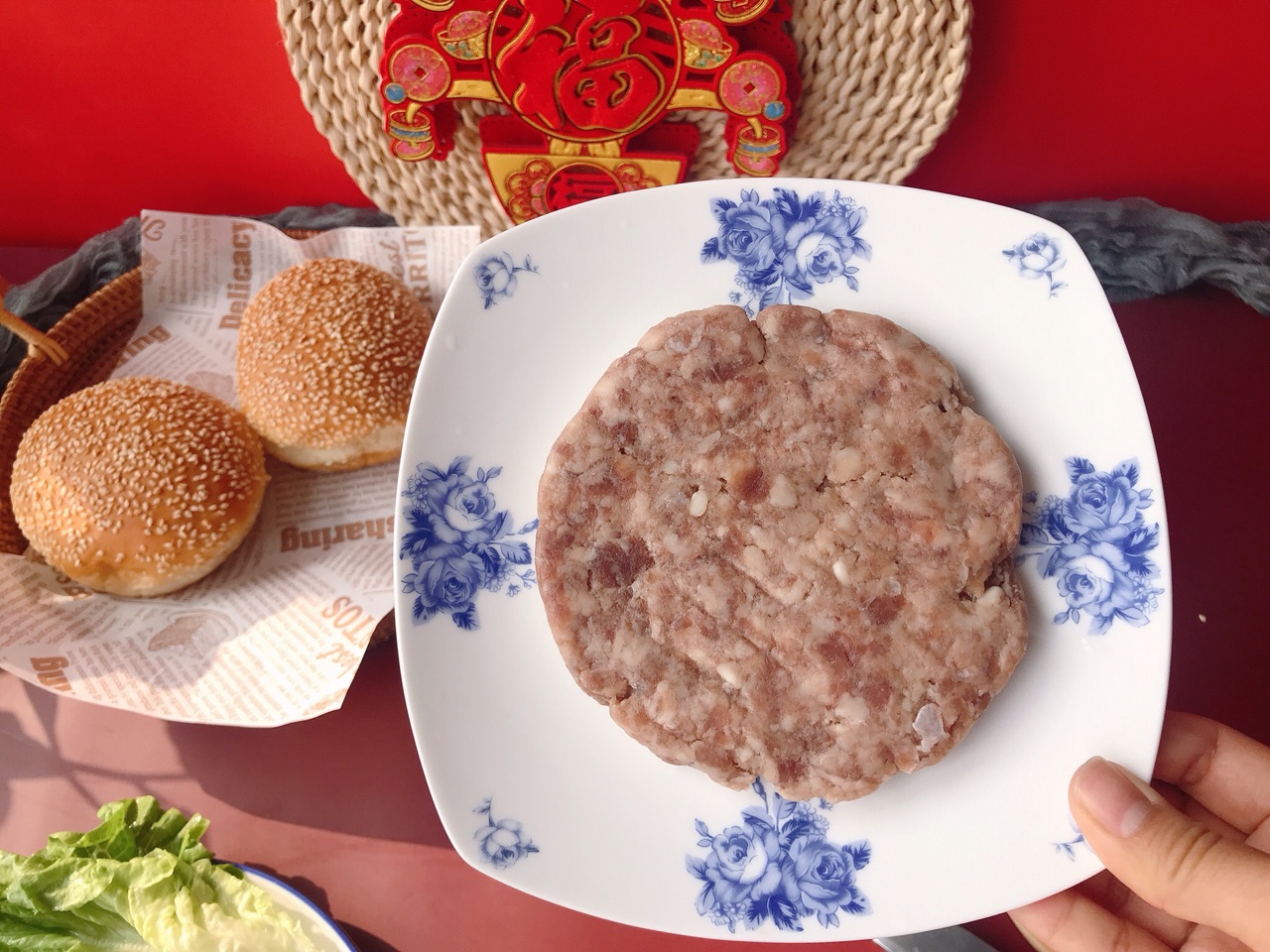 牛气十足的牛肉汉堡
