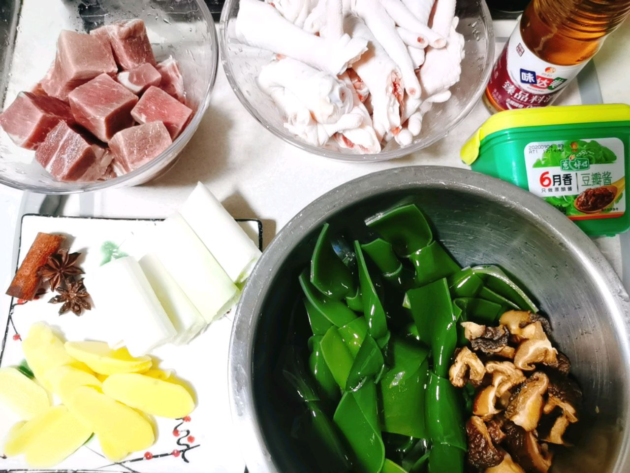 牛肉凤爪火锅