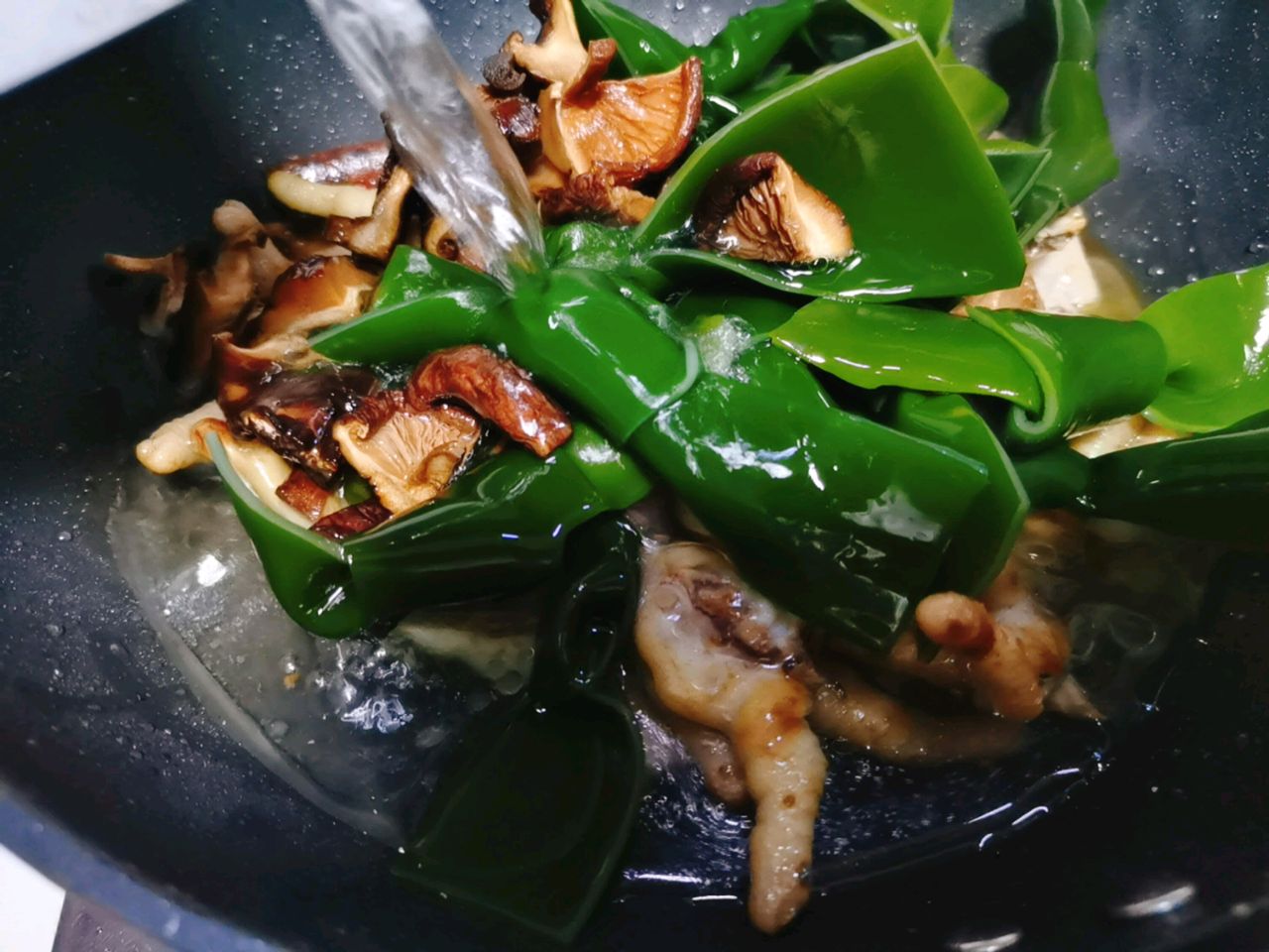 牛肉凤爪火锅