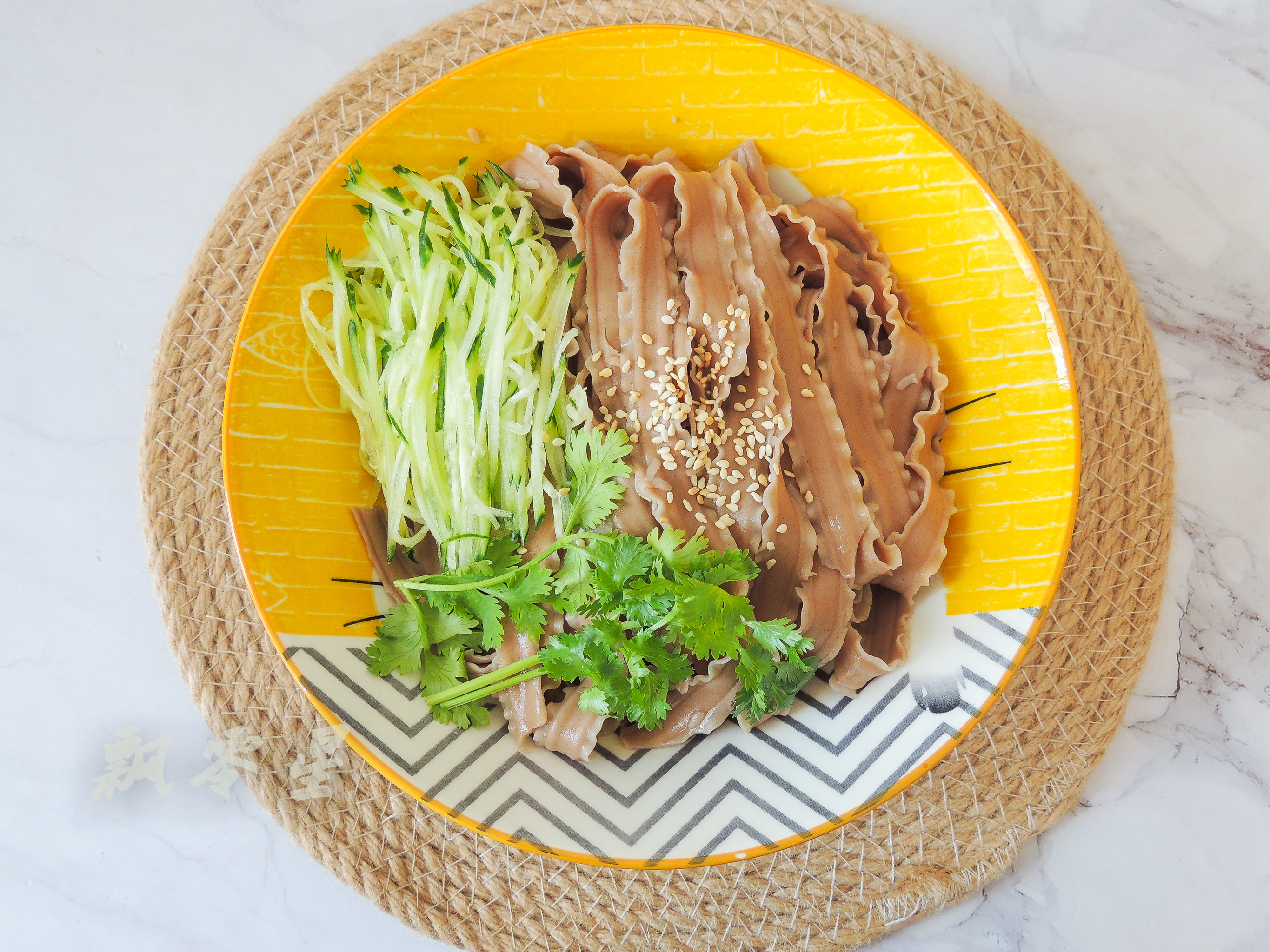 牛肉酱拌刀削面