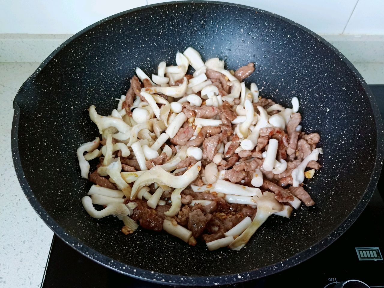 牛肉菌菇盖浇饭