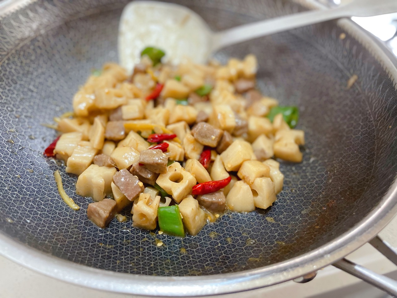 牛肉藕丁
