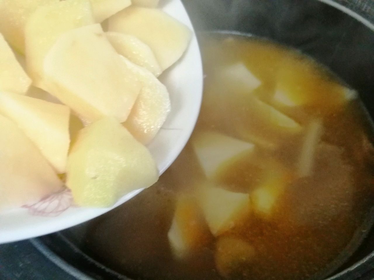 牛肉烧腐竹土豆