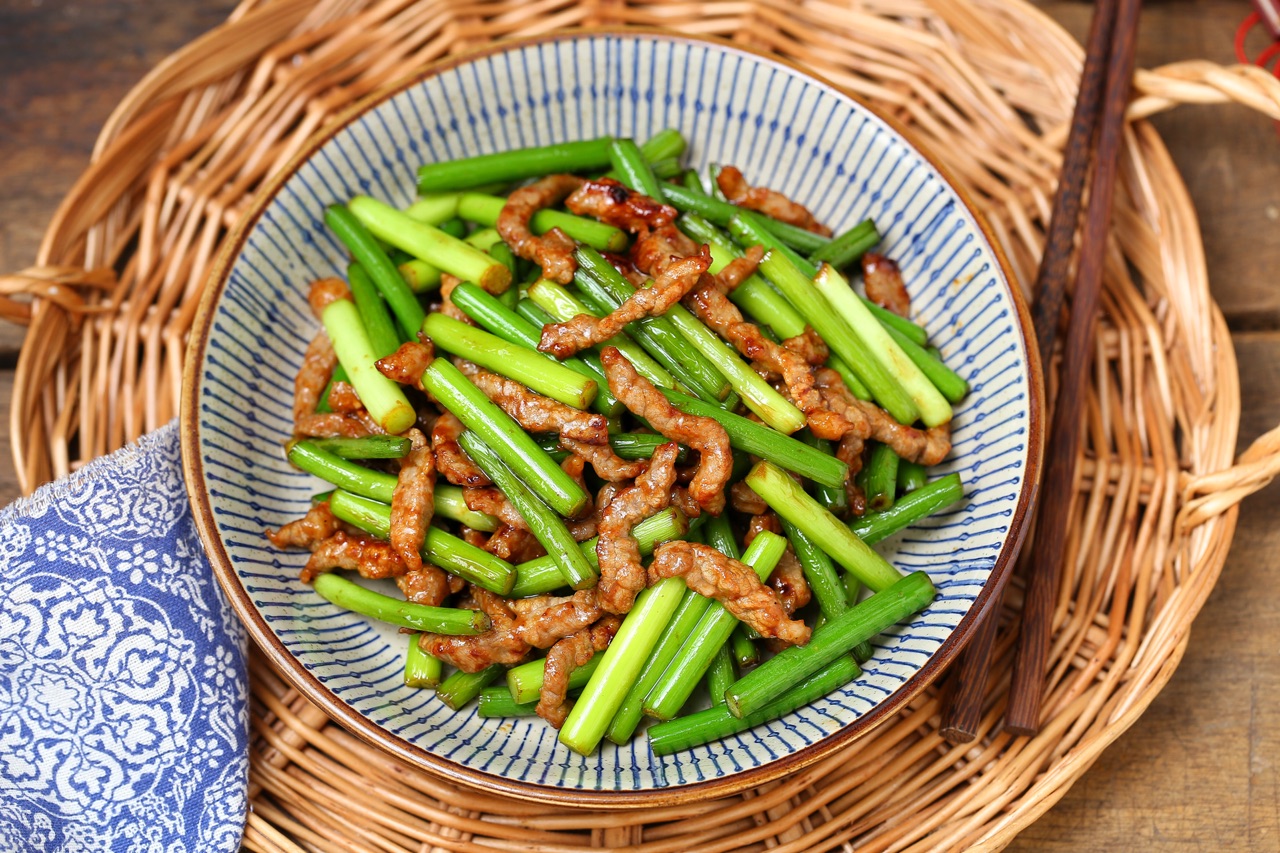 牛肉丝炒蒜苔