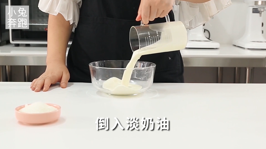 牛乳罐子蛋糕的做法，小兔奔跑甜品教程