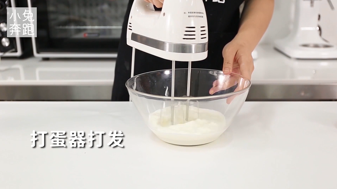 牛乳罐子蛋糕的做法，小兔奔跑甜品教程
