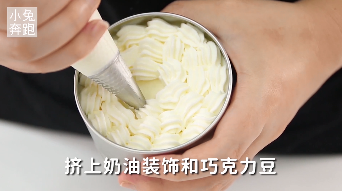 牛乳罐子蛋糕的做法，小兔奔跑甜品教程
