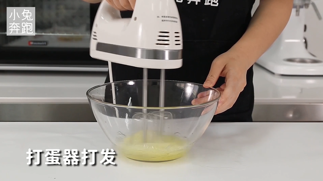 牛乳罐子蛋糕的做法，小兔奔跑甜品教程