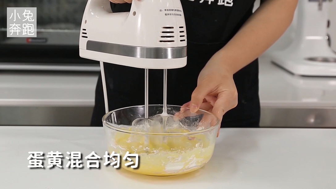 牛乳罐子蛋糕的做法，小兔奔跑甜品教程
