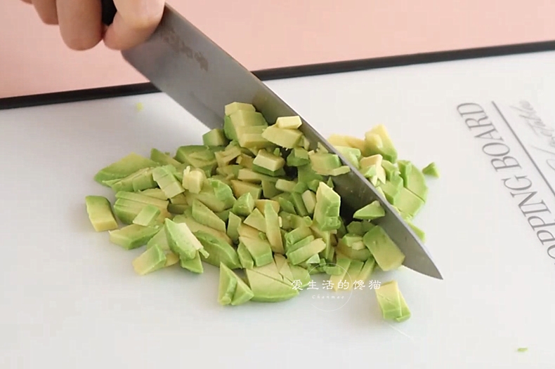 牛油果鸡肉藜麦塔塔