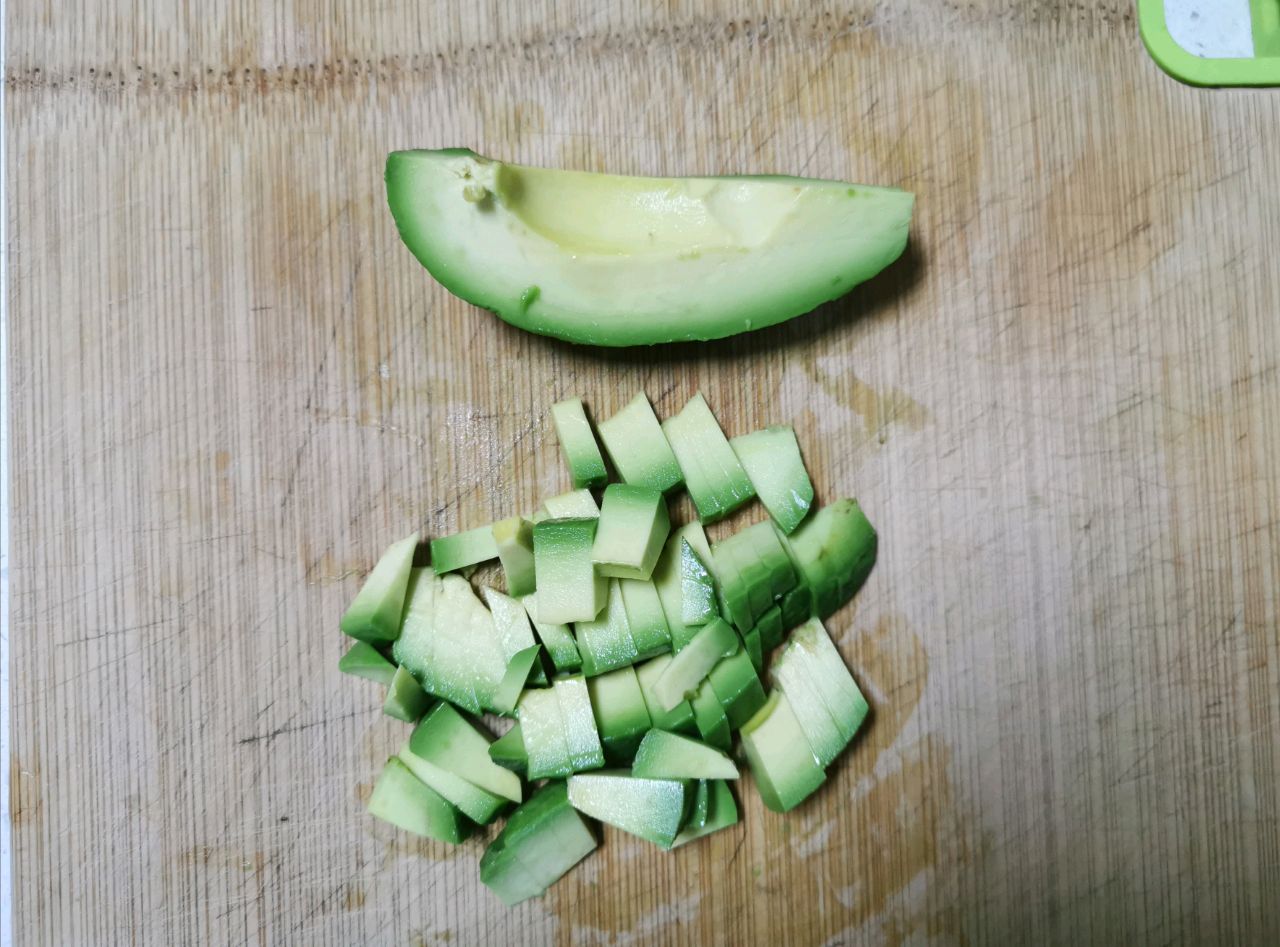 牛油果虾仁蛋饼