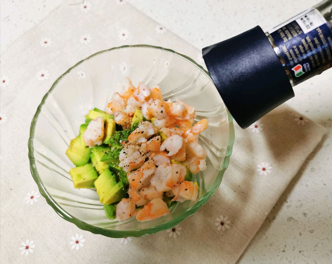 牛油果虾仁蛋饼
