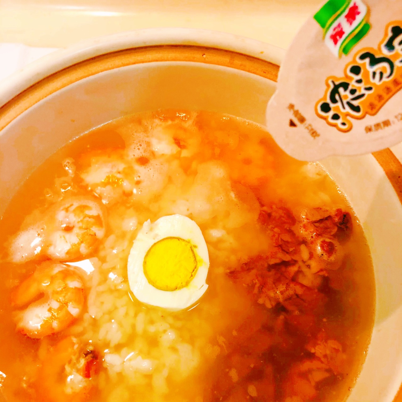 浓汤虾仁沙锅泡饭