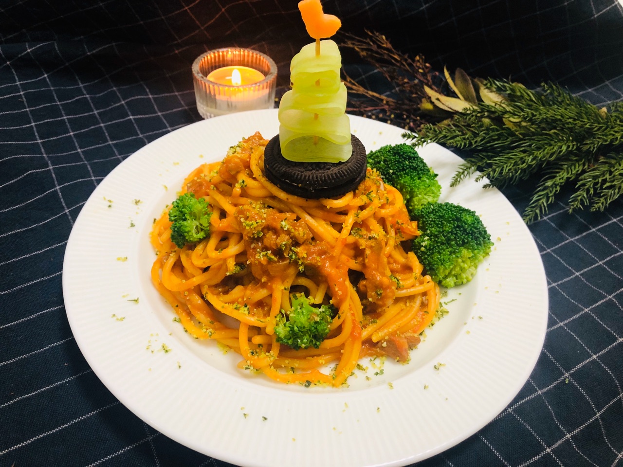 浓郁美味的圣诞番茄意面