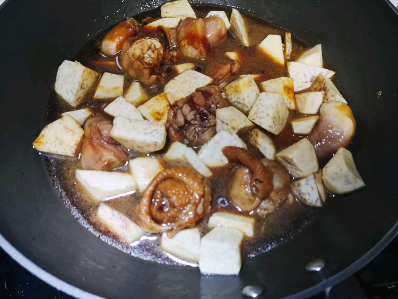 暖冬葱香芋头鸡
