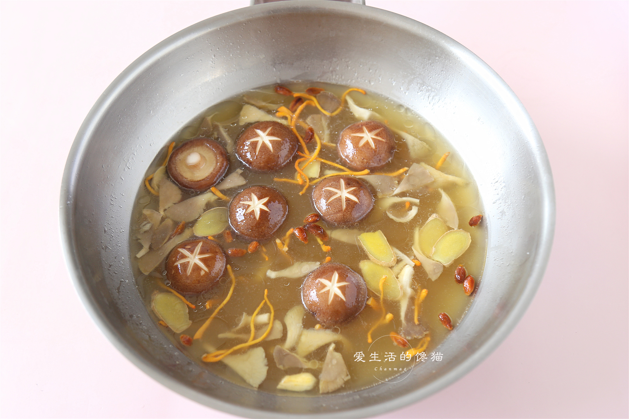 暖身菌菇火锅