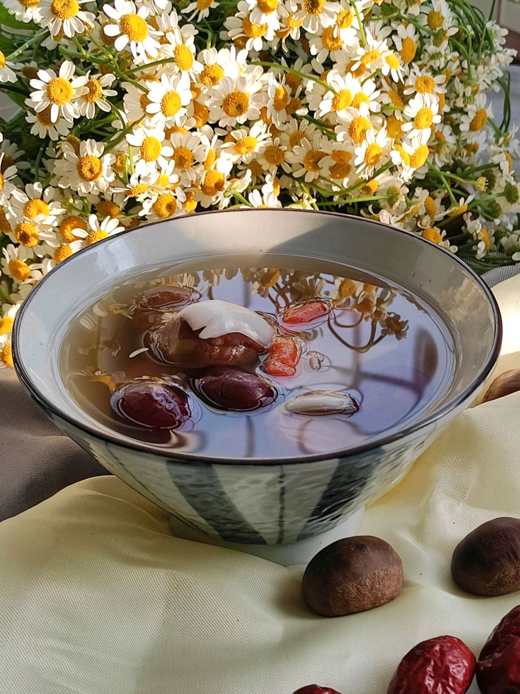暖心的红枣百合栗子糖水