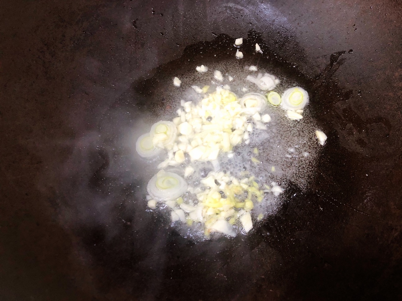 暖心的金针菇肥牛汤