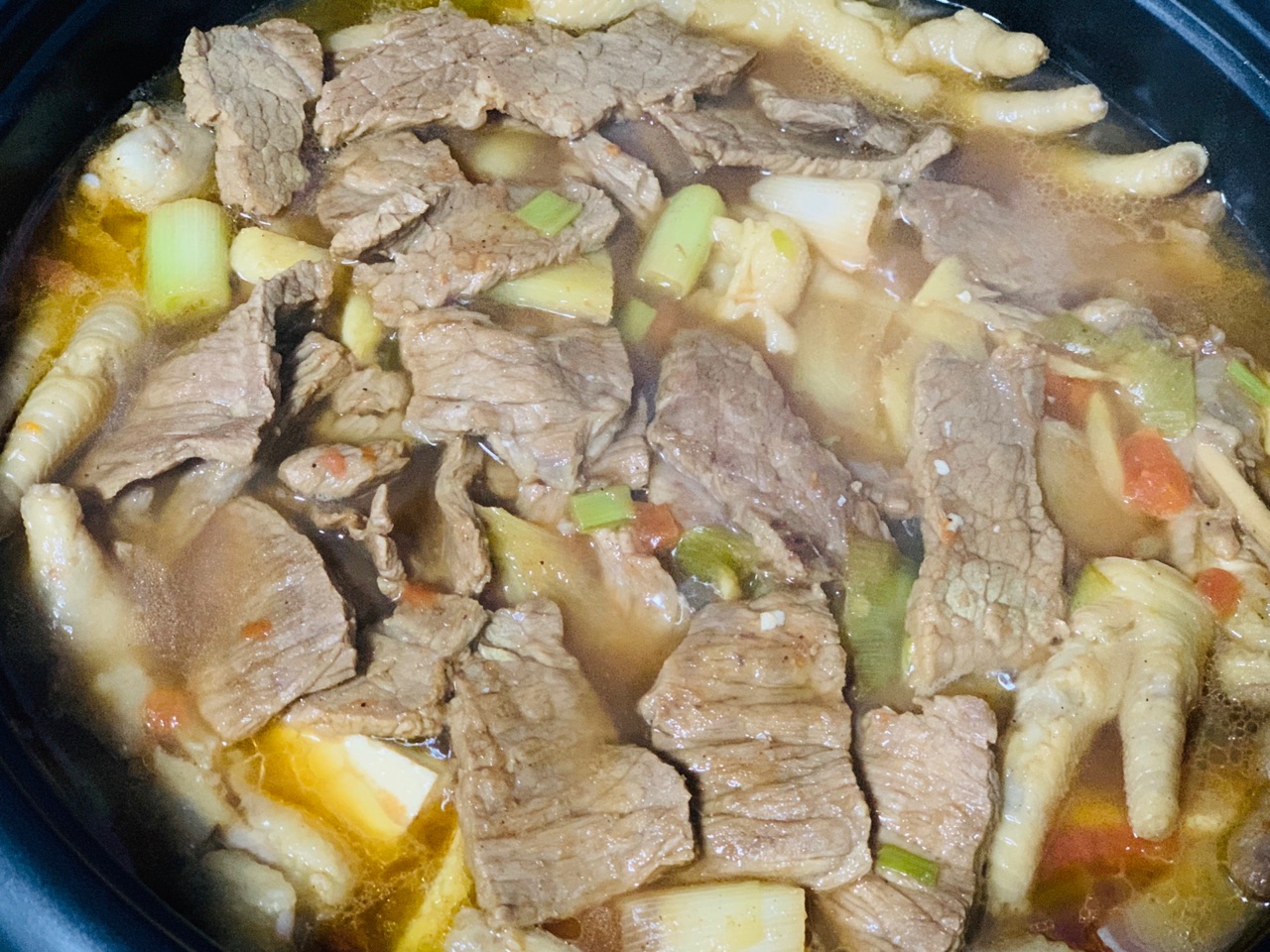 暖心可口| 牛肉鸡爪煲