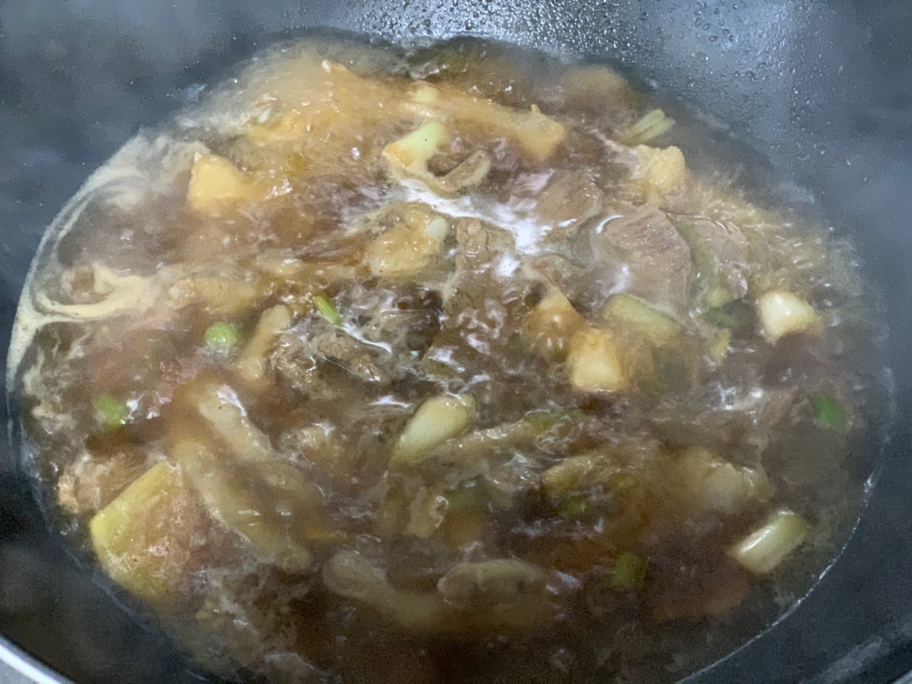 暖心可口| 牛肉鸡爪煲