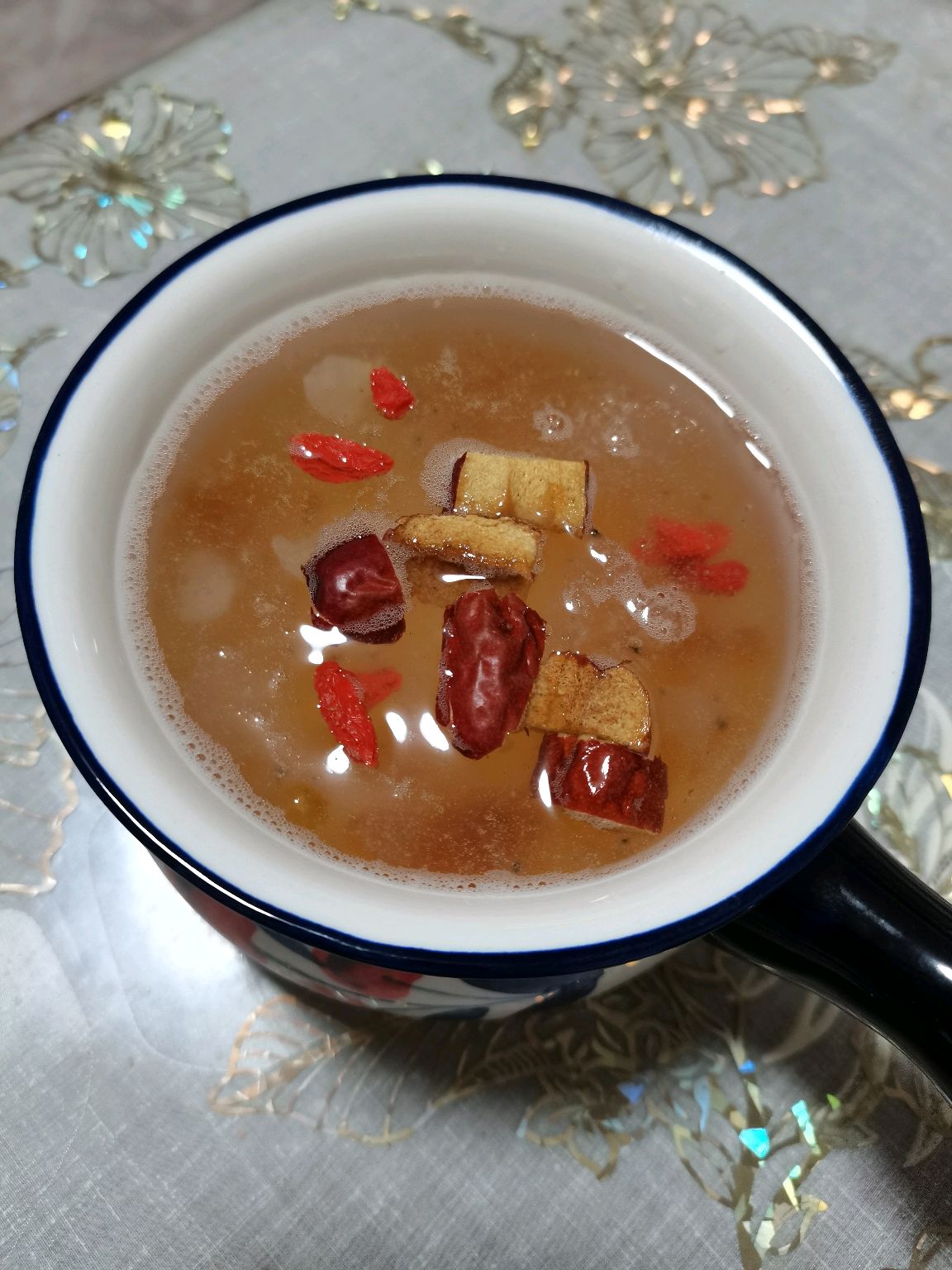 女士都喜欢喝的桃胶雪燕皂角米