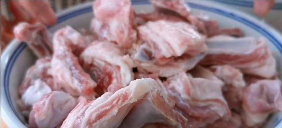 女性寒冬暖身大补-萝卜羊排煲