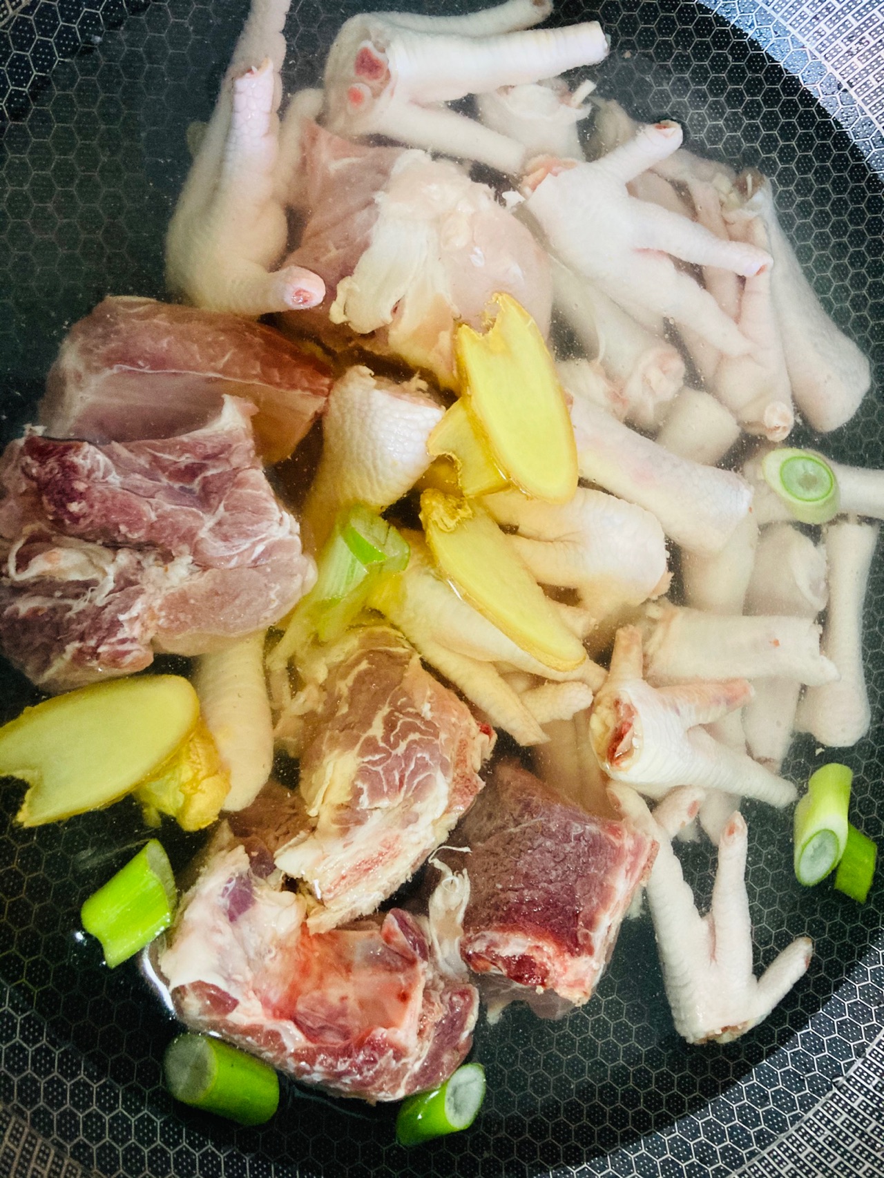 排骨炖鸡爪