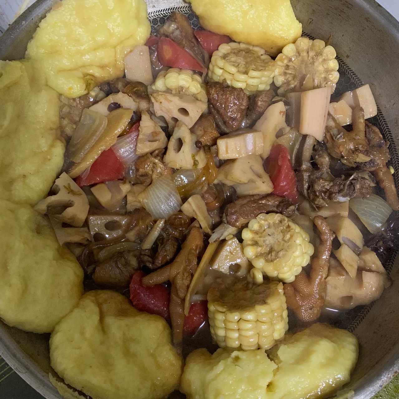 排骨鸡爪煲贴饼子