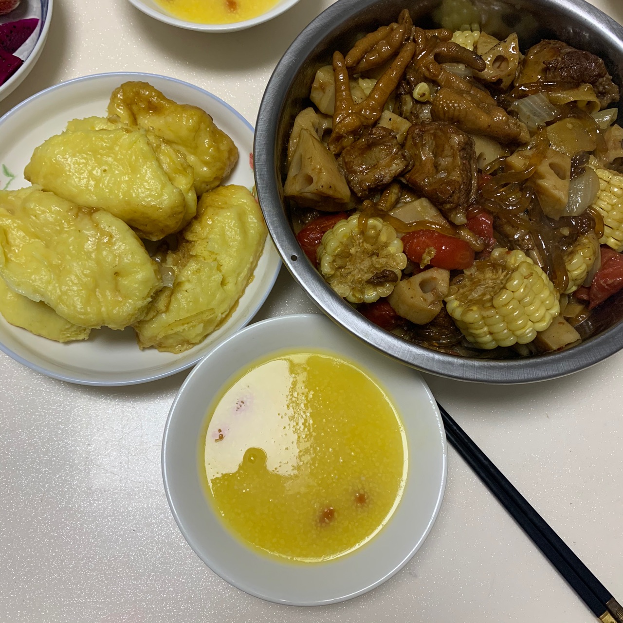 排骨鸡爪煲贴饼子