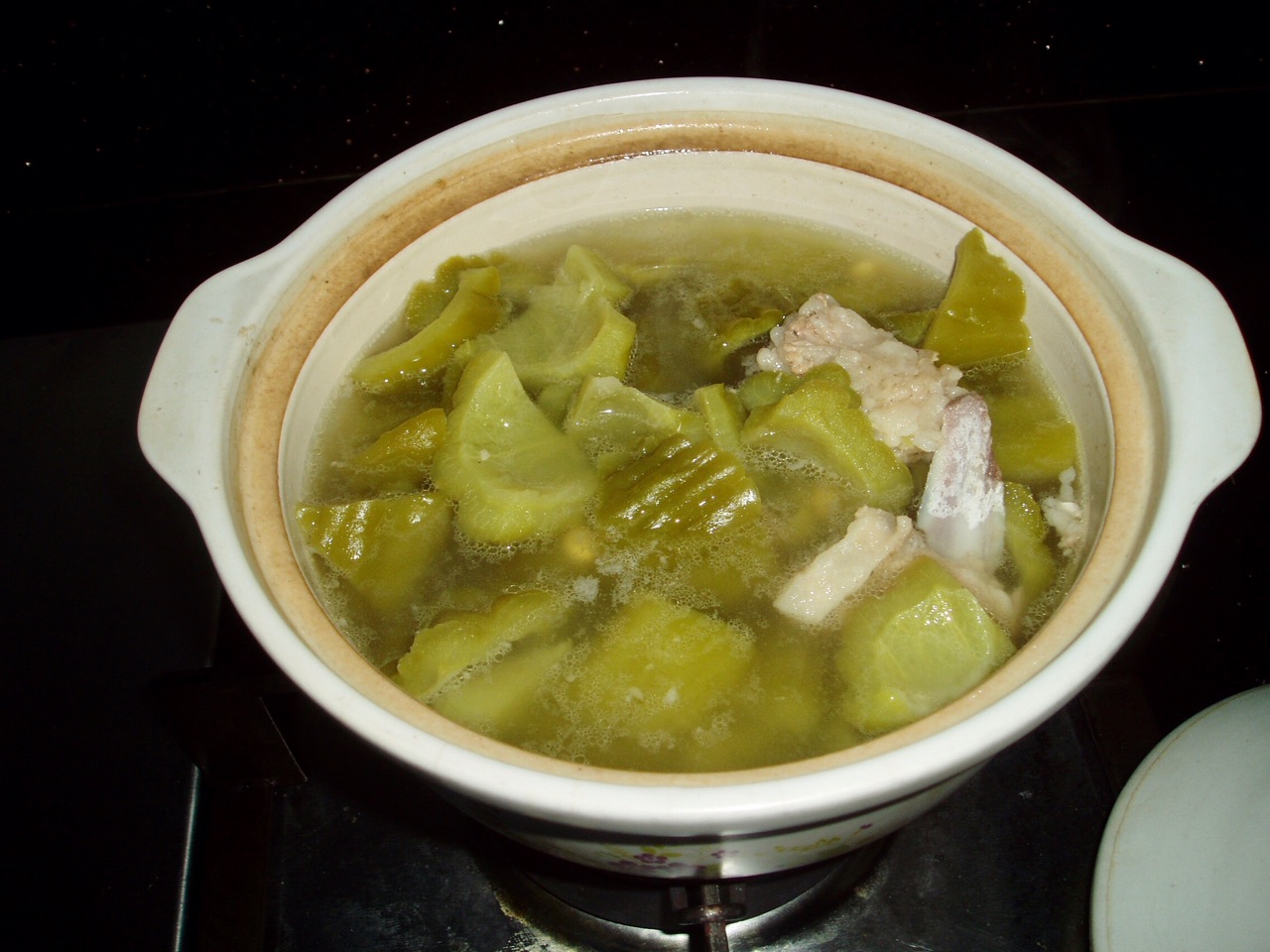 排骨苦瓜黄豆煲