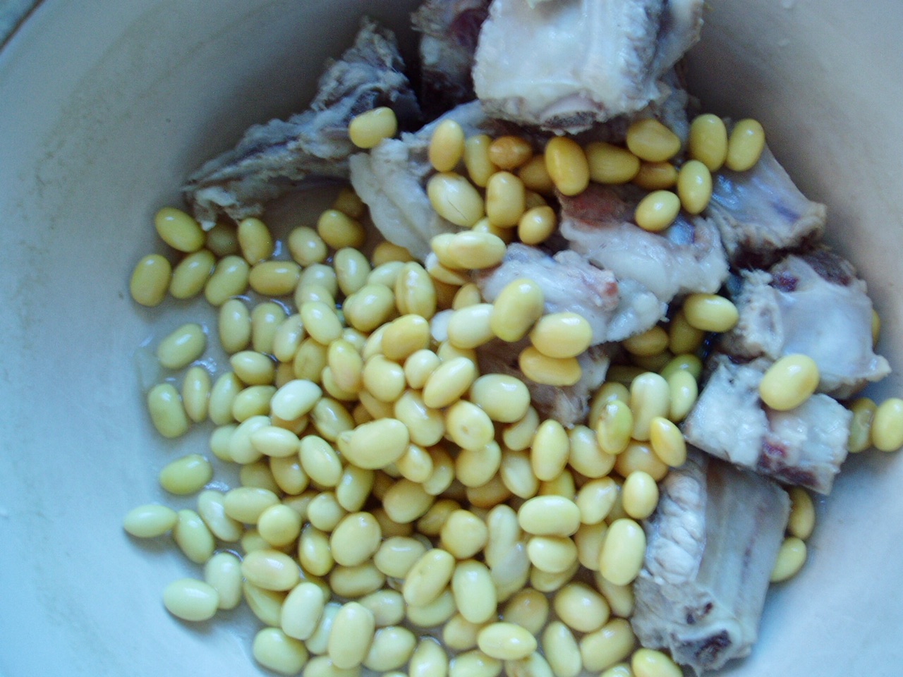 排骨苦瓜黄豆煲