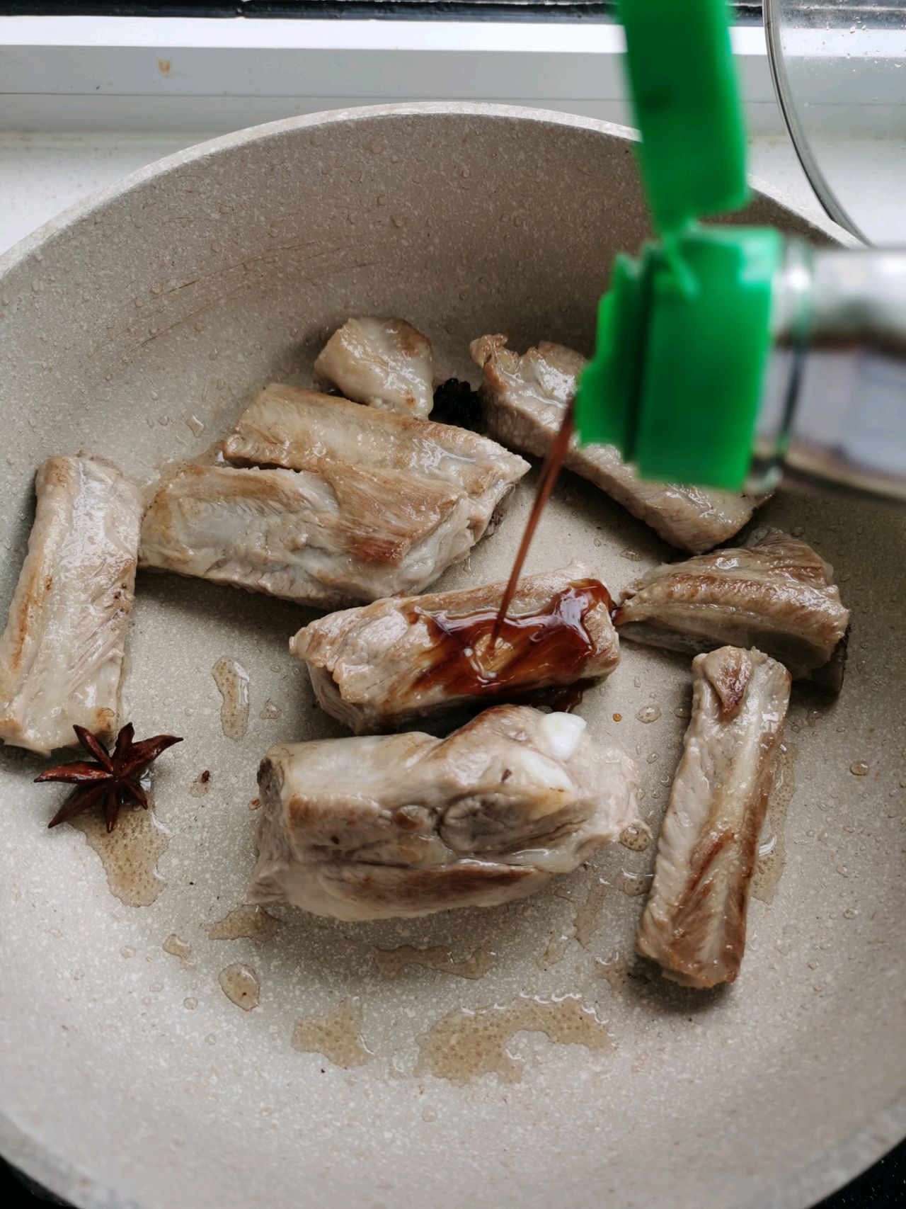 排骨油豆角炖粉条