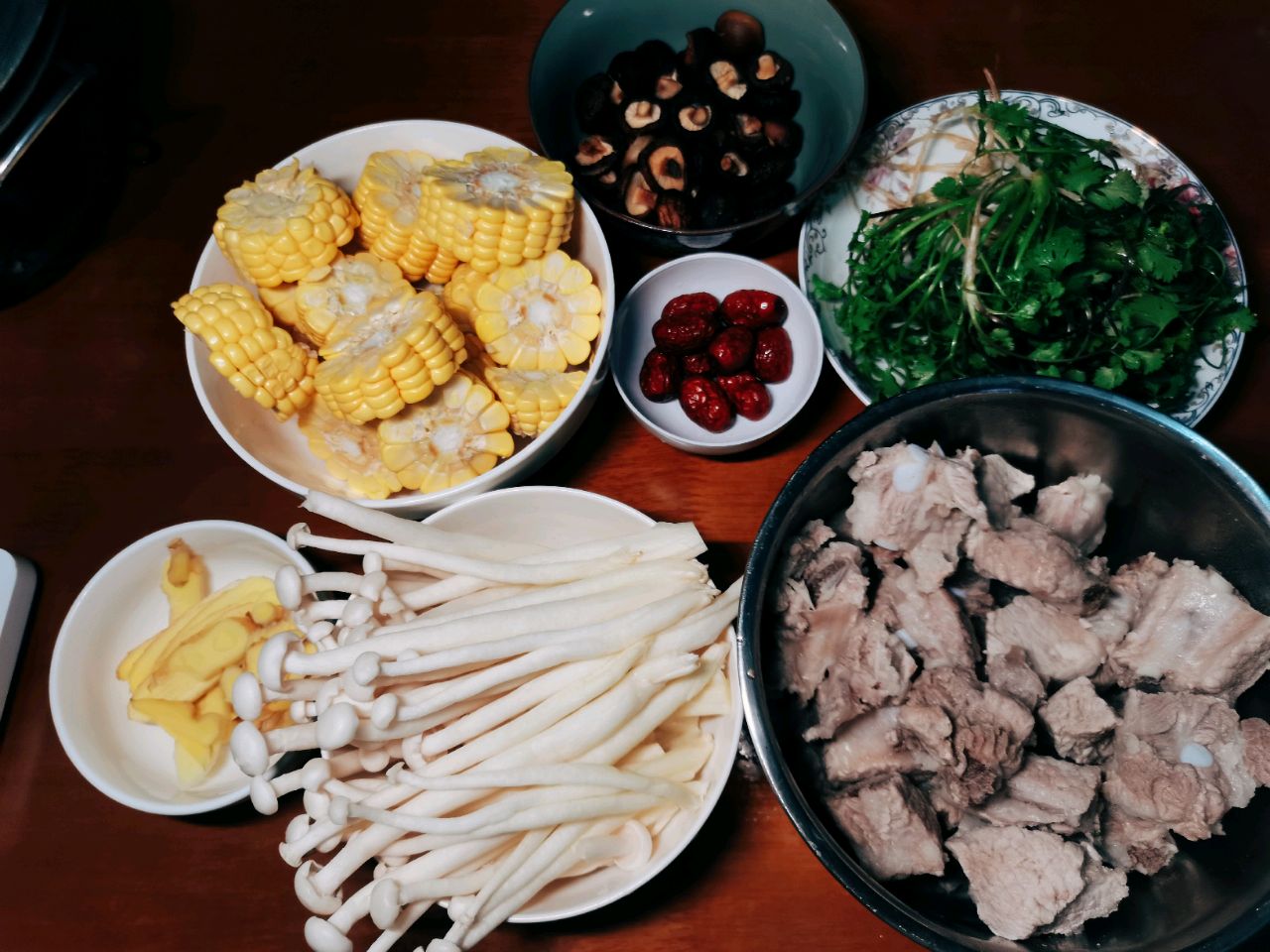 排骨玉米香菇汤