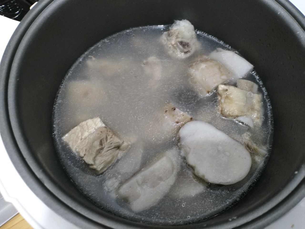 排骨芋艿汤