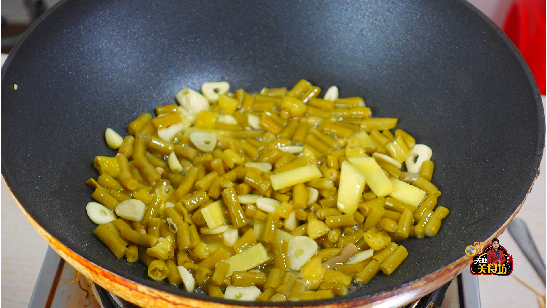 泡椒酸豆角炒鸡杂