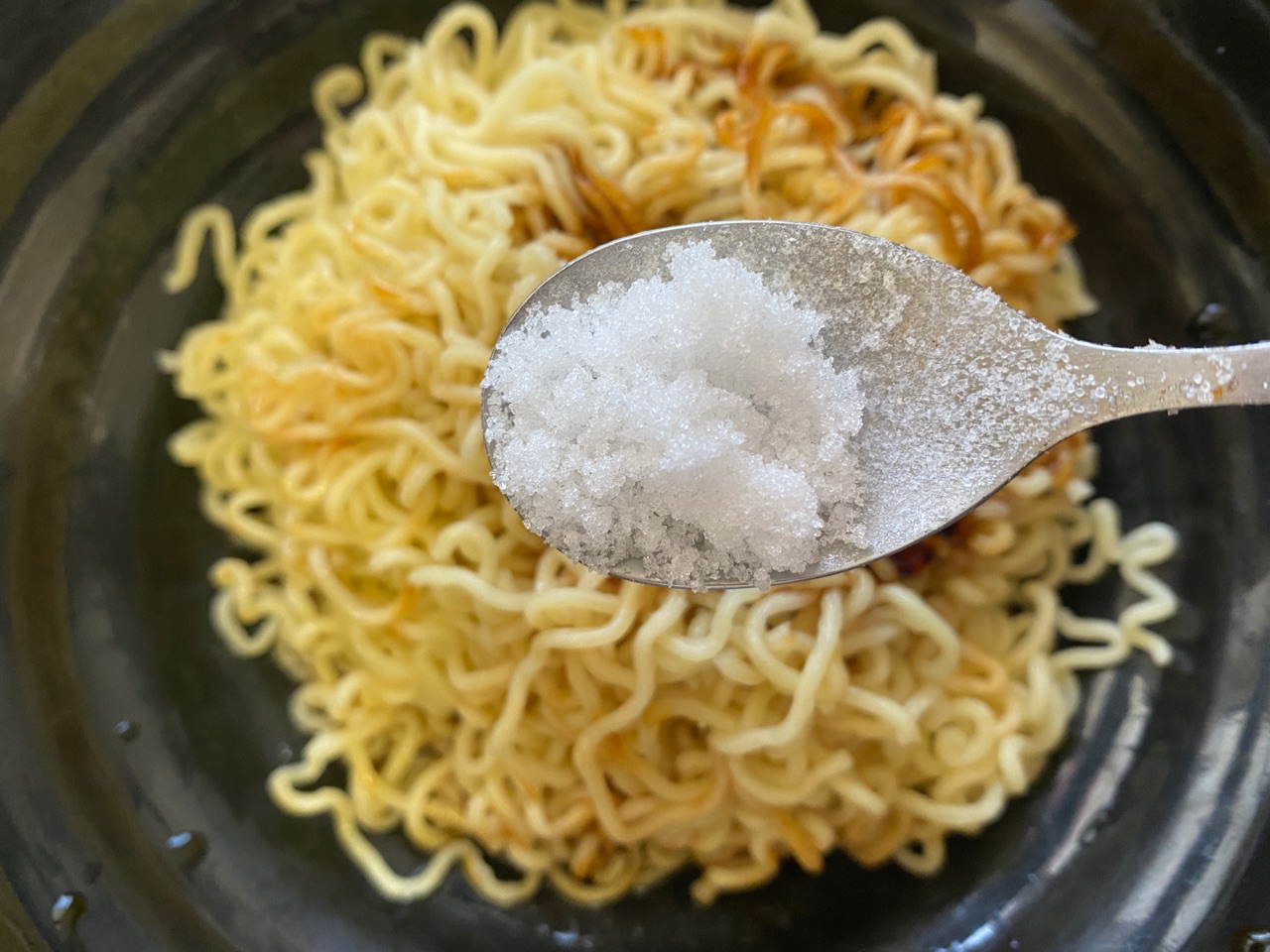 泡面这样做巨好吃炒方便面，吃一口就上瘾❗️